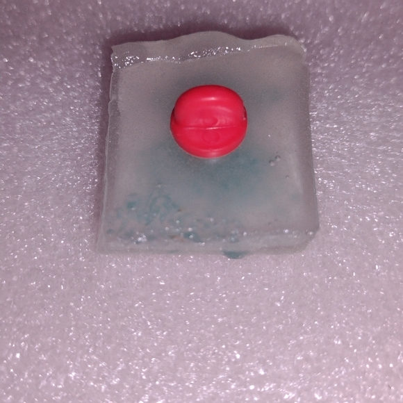 STRANGER THINGS 5 "DELIGHTFUL DEREK" 80'S GLOW ART PIN - Picture 9 of 11